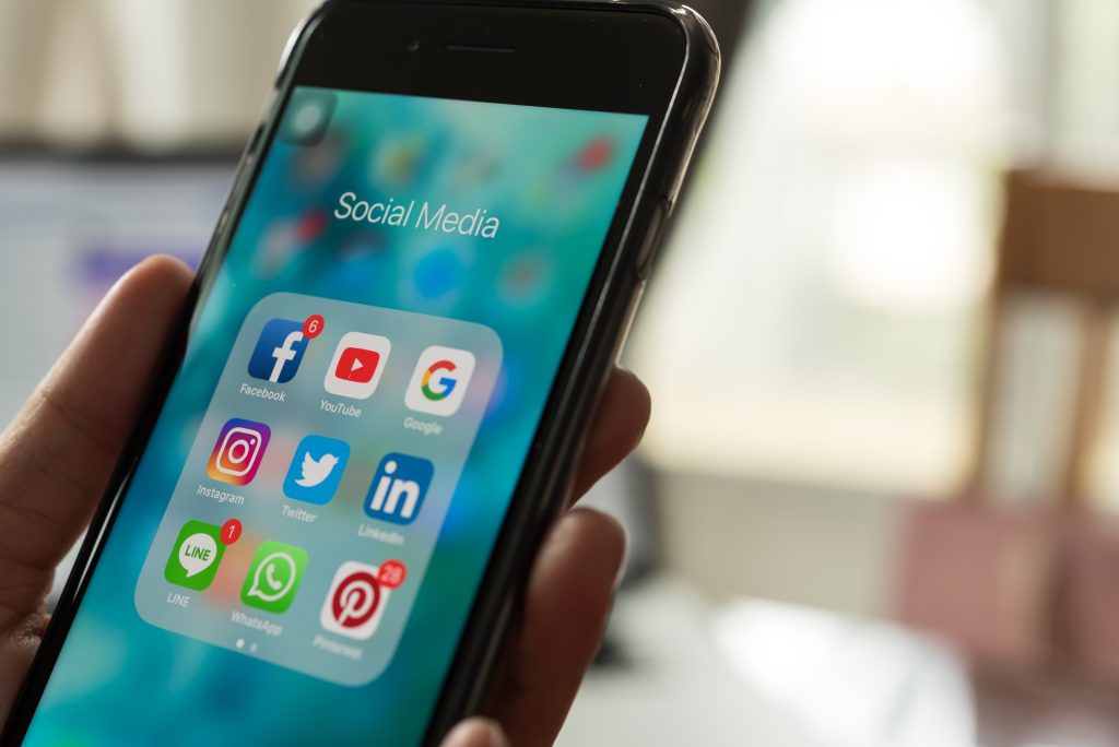 90 percent of US users mistrust social media